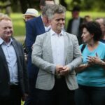 18.07.2020. Tokarnia. Piknik zwycięstwa. Na zdjęciu (w środku): Krzysztof Słoń - senator PiS / Wiktor Taszłow / Radio Kielce