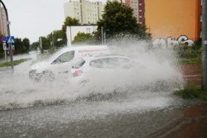 19.07.2020. Kielce. Zalane skrzyżowane Jagiellońskiej i Hożej / Wiktor Taszłow / Radio Kielce