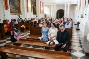 19.07.2020. Święty Krzyż. II Letni Festiwal Muzyki Sakralnej „Ucho Igielne”. Recital organowy Thomasa Corneliusa. Na zdjęciu (w środku): Anna Krupka - wiceminister sportu i Magdalena Kusztal - Fundacja im. Edwarda Kusztala w Kielcach / Wiktor Taszłow / Radio Kielce