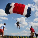 04.07.2020. Masłów. Mistrzostwa Polski Związku Polskich Spadochroniarzy na celność lądowania oraz I Memoriał Spadochronowy im. gen. Tadeusza Buka / Wiktor Taszłow / Radio Kielce