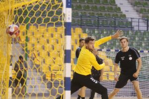 23.07.2020. Kielce. Trening PGE Kielce. Na zdjęciu (od lewej): Mateusz Kornecki i Sighvaldi Björn Gudjonsson / Wiktor Taszłow / Radio Kielce