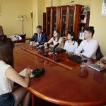 20.07.2020. Kielce. Spotkanie prezydium młodzieżowego sejmiku województwa świętokrzyskiego. Na zdjęciu ( w środku od lewej): Andrzej Pruś - przewodniczący sejmiku województwa świętokrzyskiego, Zofia Mogielska - przewodnicząca młodzieżowego sejmiku województwa świętokrzyskiego, Aleksandra Mróz - sekretarz młodzieżowego sejmiku województwa świętokrzyskiego, Piotr Michalski - wiceprzewodniczący młodzieżowego sejmiku województwa świętokrzyskiego / Wiktor Taszłow / Radio Kielce