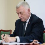 22.07.2020. Chmielnik. Podpisanie umów o wsparcie inwestycyjne dla małych i mikro przedsiębiorstw. Na zdjęciu: Andrzej Bętkowski - marszałek województwa świętokrzyskiego / Wiktor Taszłow / Radio Kielce