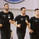 23.07.2020. Kielce. Trening PGE Kielce. Na zdjęciu (od lewej):  Branko Vujović, Igor Karacić i Michał Olejniczak / Wiktor Taszłow / Radio Kielce