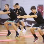 23.07.2020. Kielce. Trening PGE Kielce. Na zdjęciu (od lewej): Władysław Kulesz i Daniel Dujszebajew / Wiktor Taszłow / Radio Kielce