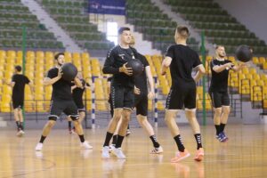 23.07.2020. Kielce. Trening PGE Kielce. Na zdjęciu: Szymon Sićko / Wiktor Taszłow / Radio Kielce