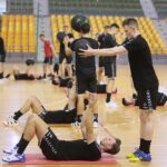 23.07.2020. Kielce. Trening PGE Kielce. Na zdjęciu (od lewej): Sighvaldi Björn Gudjonsson i Cezary Surgiel / Wiktor Taszłow / Radio Kielce