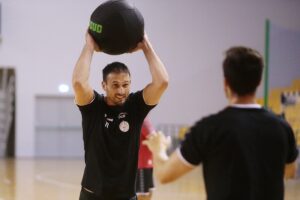 23.07.2020. Kielce. Trening PGE Kielce. Na zdjęciu (z lewej): Igor Karacić / Wiktor Taszłow / Radio Kielce