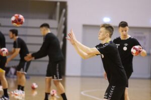 23.07.2020. Kielce. Trening PGE Kielce. Na zdjęciu: Cezary Surgiel / Wiktor Taszłow / Radio Kielce