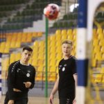 23.07.2020. Kielce. Trening PGE Kielce. Na zdjęciu (od lewej): Szymon Sićko i Sebastian Kaczor / Wiktor Taszłow / Radio Kielce