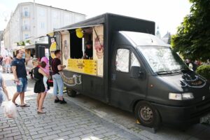 25.07.2020. Kielce. Zlot Food Trucków / Wiktor Taszłow / Radio Kielce