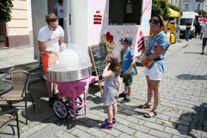 25.07.2020. Kielce. Zlot Food Trucków / Wiktor Taszłow / Radio Kielce