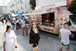 25.07.2020. Kielce. Zlot Food Trucków / Wiktor Taszłow / Radio Kielce