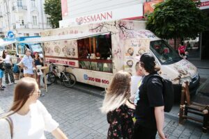 25.07.2020. Kielce. Zlot Food Trucków / Wiktor Taszłow / Radio Kielce