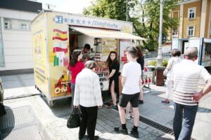 25.07.2020. Kielce. Zlot Food Trucków / Wiktor Taszłow / Radio Kielce