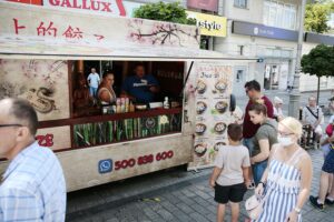 25.07.2020. Kielce. Zlot Food Trucków / Wiktor Taszłow / Radio Kielce