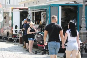 25.07.2020. Kielce. Zlot Food Trucków / Wiktor Taszłow / Radio Kielce