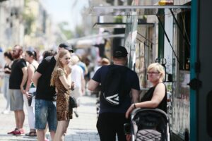 25.07.2020. Kielce. Zlot Food Trucków / Wiktor Taszłow / Radio Kielce