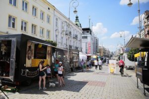 25.07.2020. Kielce. Zlot Food Trucków / Wiktor Taszłow / Radio Kielce