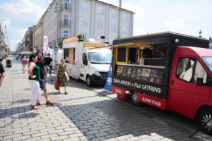 25.07.2020. Kielce. Zlot Food Trucków / Wiktor Taszłow / Radio Kielce