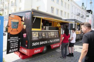 25.07.2020. Kielce. Zlot Food Trucków / Wiktor Taszłow / Radio Kielce