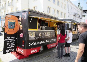 25.07.2020. Kielce. Zlot Food Trucków / Wiktor Taszłow / Radio Kielce