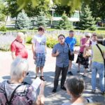 26.07.2020. Kielce. Spacer Historyczny „Dzieje SHL-ki”. Na zdjęciu (w środku): Krzysztof Myśliński - p.o. dyrektora Muzeum Historii Kielc / Wiktor Taszłow / Radio Kielce