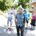 26.07.2020. Kielce. Spacer Historyczny „Dzieje SHL-ki”. Na zdjęciu (w środku): Krzysztof Myśliński - p.o. dyrektora Muzeum Historii Kielc / Wiktor Taszłow / Radio Kielce