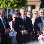 01.07.2020. Skalbmierz. Wizyta marszałek Sejmu Elżbiety Witek. Od lewej: Marek Juszczyk -  burmistrz Skalbmierza, Zbigniew Koniusz - wojewoda, poseł Marek Kwitek  / Wiktor Taszłow / Radio Kielce