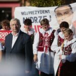 01.07.2020. Skalbmierz. Wizyta marszałek Sejmu Elżbiety Witek. W środku: poseł Krzysztof Lipiec  / Wiktor Taszłow / Radio Kielce