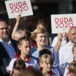 01.07.2020. Skalbmierz. Wizyta marszałek Sejmu Elżbiety Witek. Od lewej: poseł Marek Kwitek, poseł Anna Krupka - wiceminister sportu, poseł Mariusz Gosek / Wiktor Taszłow / Radio Kielce