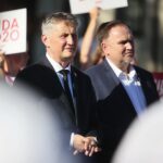 01.07.2020. Skalbmierz. Wizyta marszałek Sejmu Elżbiety Witek. Od lewej: Zbigniew Koniusz - wojewoda, poseł Marek Kwitek / Wiktor Taszłow / Radio Kielce