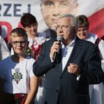 01.07.2020. Skalbmierz. Wizyta marszałek Sejmu Elżbiety Witek. W środku: poseł Krzysztof Lipiec  / Wiktor Taszłow / Radio Kielce