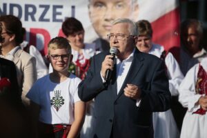 01.07.2020. Skalbmierz. Wizyta marszałek Sejmu Elżbiety Witek. W środku: poseł Krzysztof Lipiec / Wiktor Taszłow / Radio Kielce