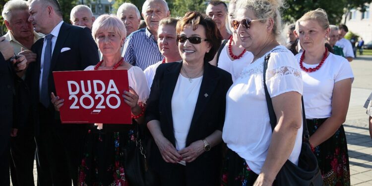 01.07.2020. Skalbmierz. Wizyta marszałek Sejmu Elżbiety Witek. W środku: Elżbieta Witek - marszałek Sejmu / Wiktor Taszłow / Radio Kielce