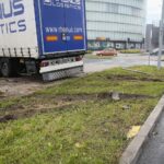 02.07.2020. Kielce. Wypadek na skrzyżowaniu Alei Solidarności i ulicy Świętokrzyskiej / Wiktor Taszłow / Radio Kielce