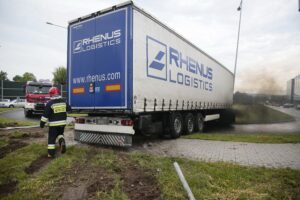 02.07.2020. Kielce. Wypadek na skrzyżowaniu Alei Solidarności i ulicy Świętokrzyskiej / Wiktor Taszłow / Radio Kielce