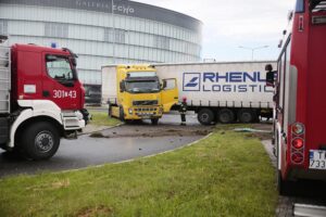 02.07.2020. Kielce. Wypadek na skrzyżowaniu Alei Solidarności i ulicy Świętokrzyskiej / Wiktor Taszłow / Radio Kielce