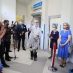 02.07.2020. Czerwona Góra. Otwarcie przychodni przyszpitalnej. Na zdjęciu (od lewej): Marek Bogusławski - wicemarszałek województwa świętokrzyskiego, Zbigniew Koniusz - wojewoda świętokrzyski / Wiktor Taszłow / Radio Kielce