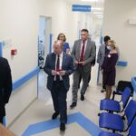 02.07.2020. Czerwona Góra. Otwarcie przychodni przyszpitalnej. Na zdjęciu (od lewej):  Youssef Sleiman - dyrektor Wojewódzkiego Szpitala