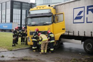 02.07.2020. Kielce. Wypadek na skrzyżowaniu Alei Solidarności i ulicy Świętokrzyskiej / Wiktor Taszłow / Radio Kielce