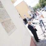 04.07.2020. Kielce. 74. rocznica pogromu kieleckiego. Złożenie kwiatów przy kamienicy na ulicy Planty 7/9. Na zdjęciu: Andrzej Pawlik - członek zarządu regionu świętokrzyskiego NSZZ "Solidarność" / Wiktor Taszłow / Radio Kielce