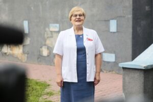 03.07.2020. Kielce. Trojaczki urodzone w WSZ w Kielcach w poniedziałek wychodzą do domu. Na zdjęciu: dr Grażyna Pazera - pediatra neonatolog / Wiktor Taszłow / Radio Kielce