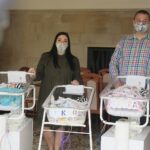 03.07.2020. Kielce. Trojaczki urodzone w WSZ w Kielcach w poniedziałek wychodzą do domu. Na zdjęciu: Paulina i Bartłomiej Oczkowicz - rodzice trojaczków / Wiktor Taszłow / Radio Kielce