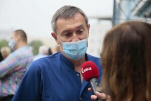 03.07.2020. Kielce. Trojaczki urodzone w WSZ w Kielcach w poniedziałek wychodzą do domu. Na zdjęciu: dr n.med. Grzegorz Świercz -ginekolog / Wiktor Taszłow / Radio Kielce