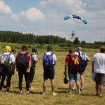 04.07.2020. Masłów. Mistrzostwa Polski Związku Polskich Spadochroniarzy na celność lądowania oraz I Memoriał Spadochronowy im. gen. Tadeusza Buka / Wiktor Taszłow / Radio Kielce