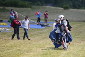 04.07.2020. Masłów. Mistrzostwa Polski Związku Polskich Spadochroniarzy na celność lądowania oraz I Memoriał Spadochronowy im. gen. Tadeusza Buka / Wiktor Taszłow / Radio Kielce