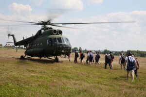 04.07.2020. Masłów. Mistrzostwa Polski Związku Polskich Spadochroniarzy na celność lądowania oraz I Memoriał Spadochronowy im. gen. Tadeusza Buka / Wiktor Taszłow / Radio Kielce