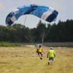 04.07.2020. Masłów. Mistrzostwa Polski Związku Polskich Spadochroniarzy na celność lądowania oraz I Memoriał Spadochronowy im. gen. Tadeusza Buka / Wiktor Taszłow / Radio Kielce