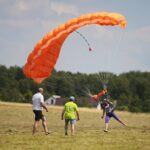 04.07.2020. Masłów. Mistrzostwa Polski Związku Polskich Spadochroniarzy na celność lądowania oraz I Memoriał Spadochronowy im. gen. Tadeusza Buka / Wiktor Taszłow / Radio Kielce